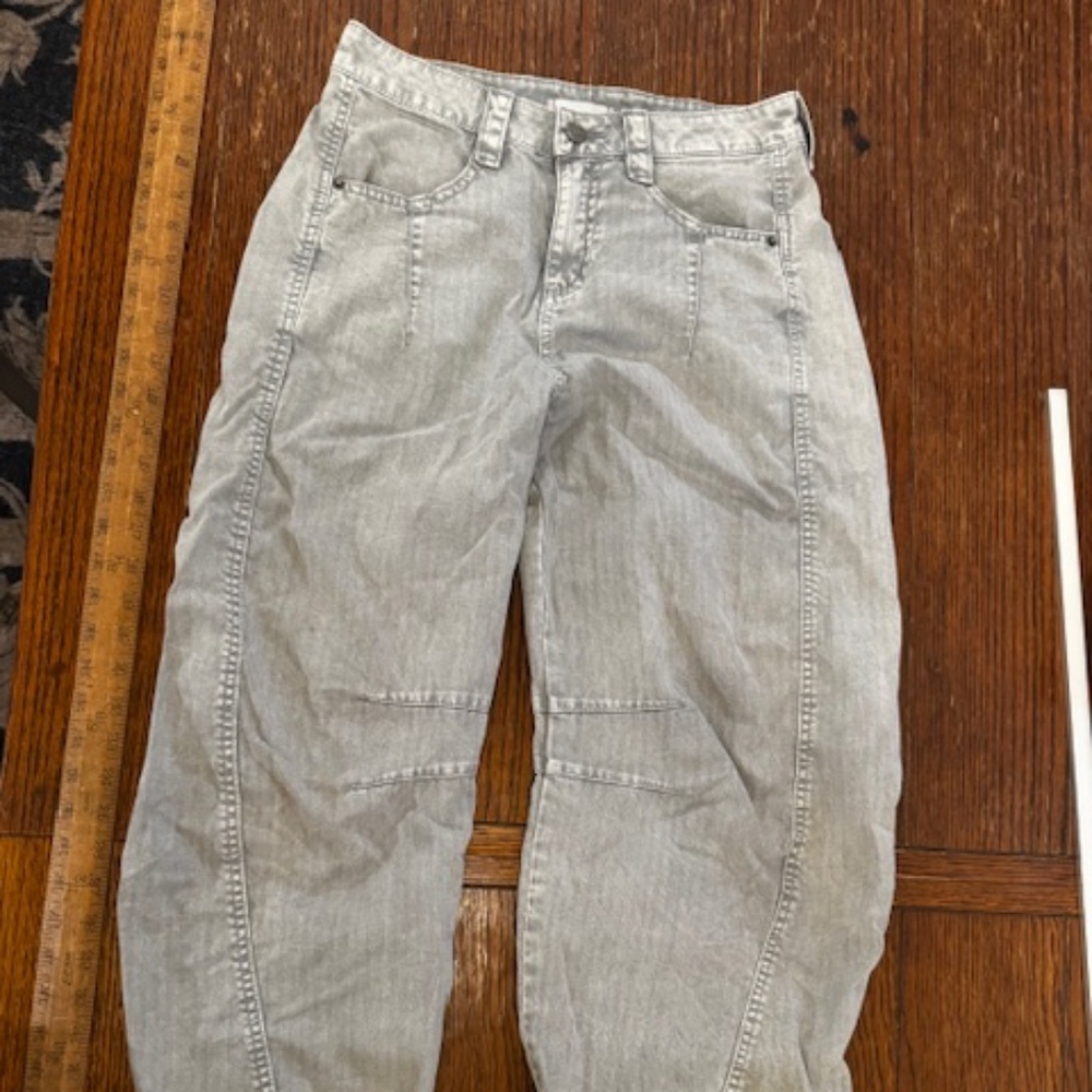 BDG Elise Barrel Leg Pant Size 2 worn twice